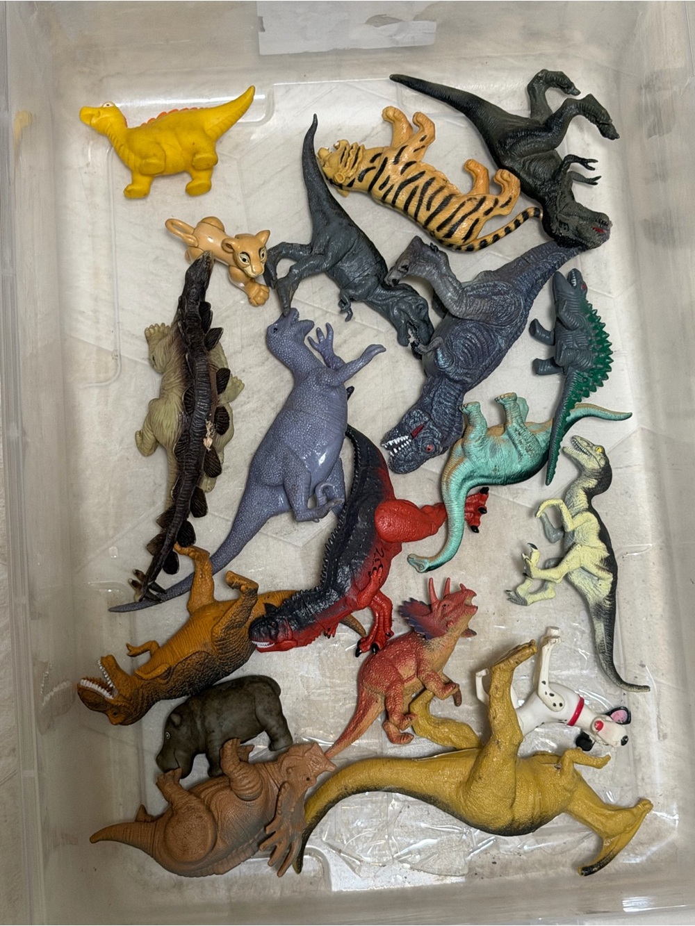 14 plastic Dinosaurs and 4 mammals - Multi